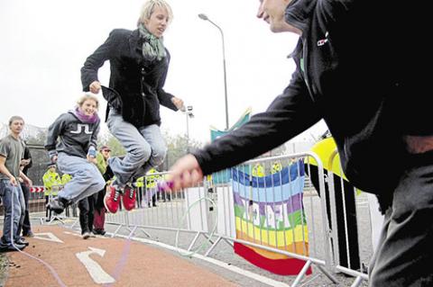 The year-long ‘Faslane 365’ campaign of blockades between 1 October 2006 and 1 October 2007 led to over 1,000 arrests at the Faslane nuclear weapons base in Scotland. Here are some activists from the Swedish antimilitarist group Ofog (‘Mischief’) taking part in a Faslane 365 blockade. Photo: Ofog via Flickr (CC BY 2.0)